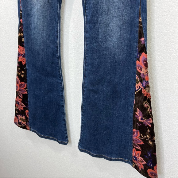 Driftwood Women's Farrah Flora Embroidered Flare Jeans dark Wash size 30 - Picture 5 of 12